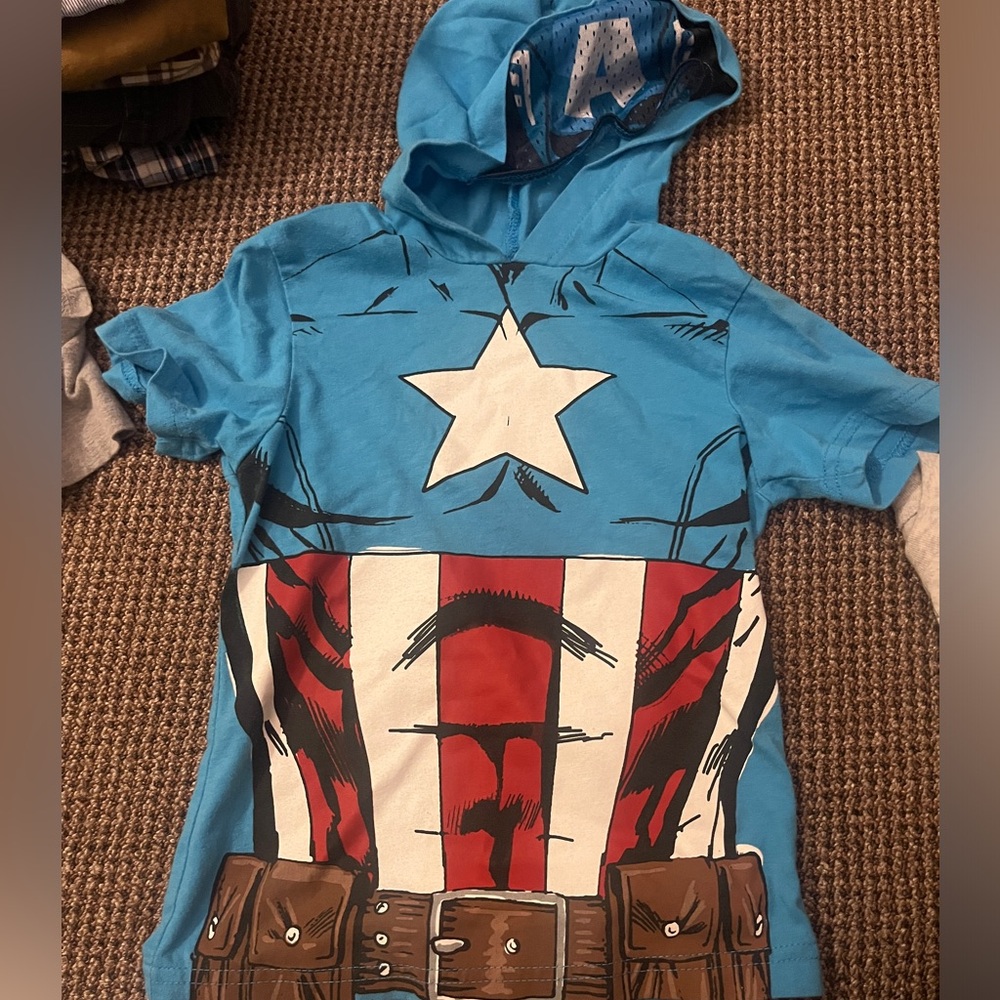 BUNDLE 4 Marvel shirts and +1 Star Wars shirt Size 4T